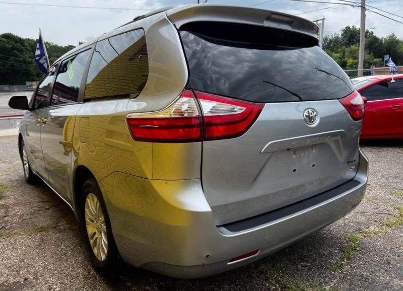 Toyota Sienna 5dr 7-Pass Van LE AWD (Natl) 2017