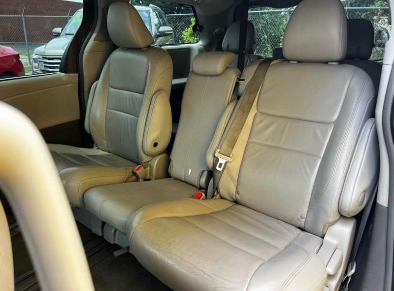 Toyota Sienna 5dr 7-Pass Van LE AWD (Natl) 2017