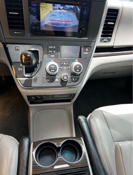 Toyota Sienna 5dr 7-Pass Van LE AWD (Natl) 2017