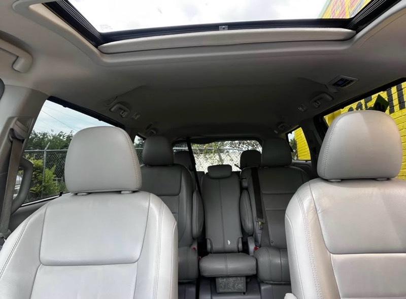 Toyota Sienna 5dr 7-Pass Van LE AWD (Natl) 2017