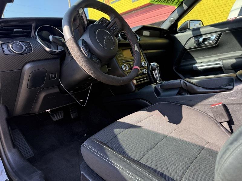 Ford Mustang V6 Coupe 2015
