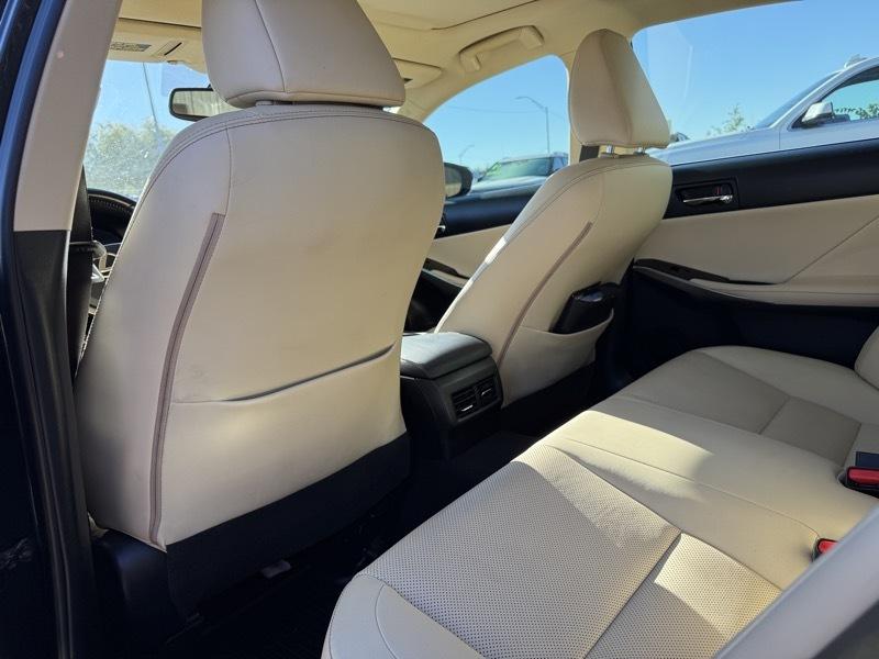 Lexus IS 200t 2016