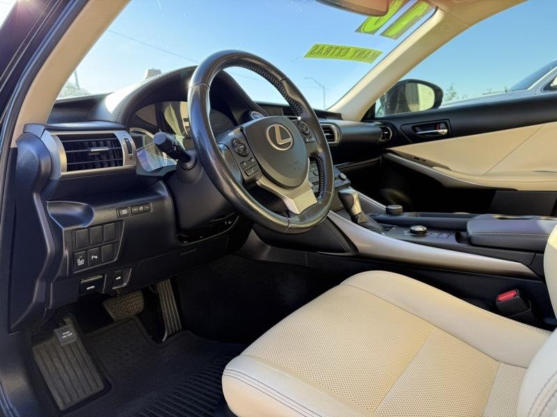 Lexus IS 200t 2016