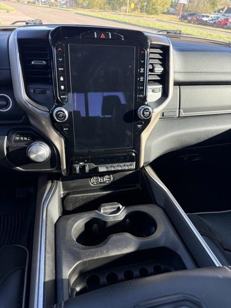 RAM 1500 Laramie Crew Cab SWB 2WD 2022