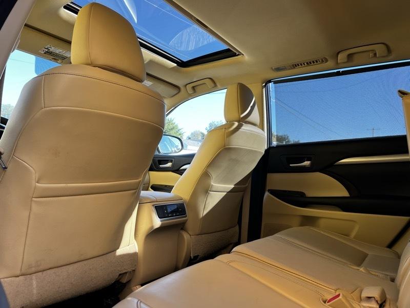 Toyota Highlander XLE FWD V6 2015
