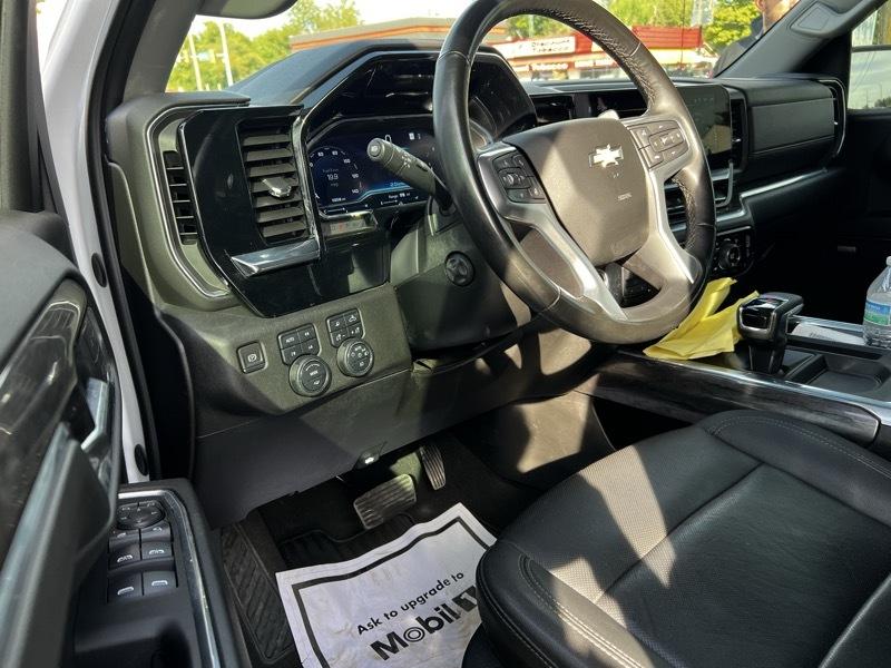 Chevrolet Silverado 1500HD Crew Cab 156.0" WB 4WD LT 2024