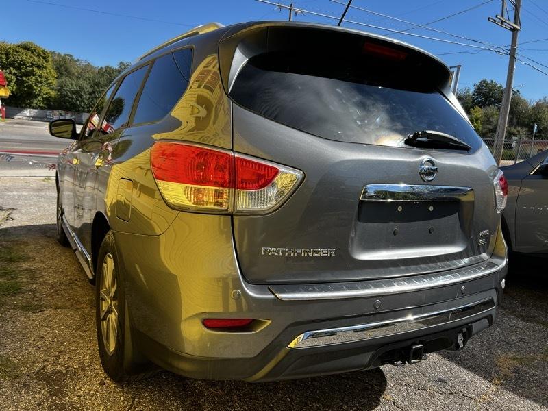 Nissan Pathfinder SV 4WD 2015