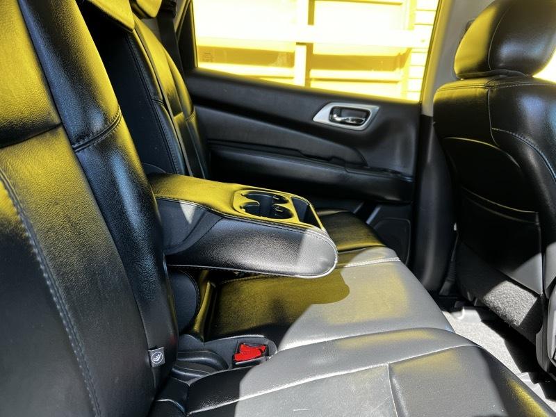 Nissan Pathfinder SV 4WD 2015