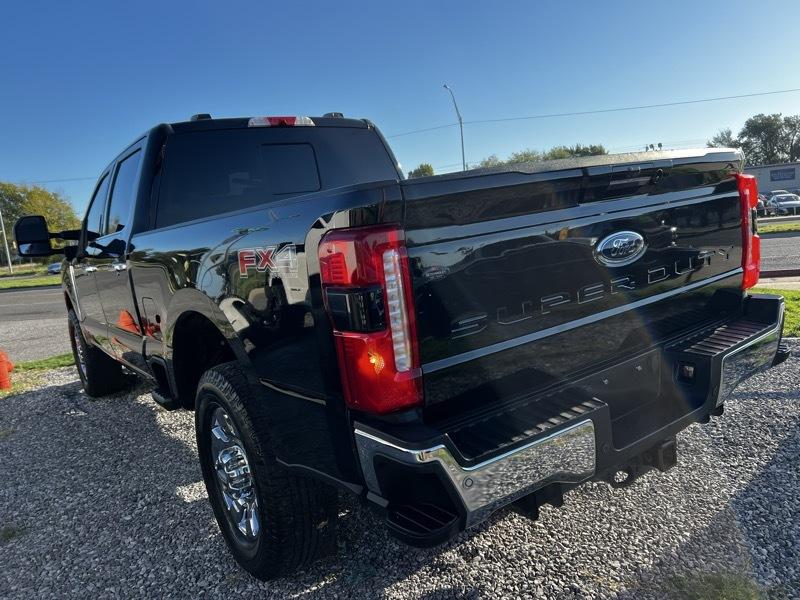 Ford F-250 SD FX4 Crew Cab 4WD 2023