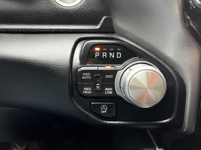 RAM 1500 4WD Crew Cab 140.5" Laramie 2020