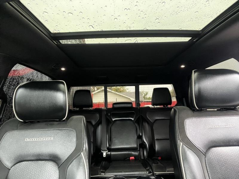 RAM 1500 4WD Crew Cab 140.5" Laramie 2020