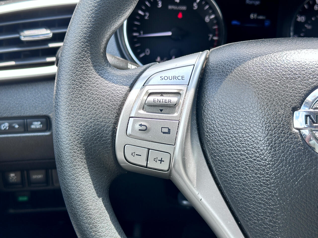 Nissan Rogue S 2WD 2015 Nissan Rogue S 2WD 2015