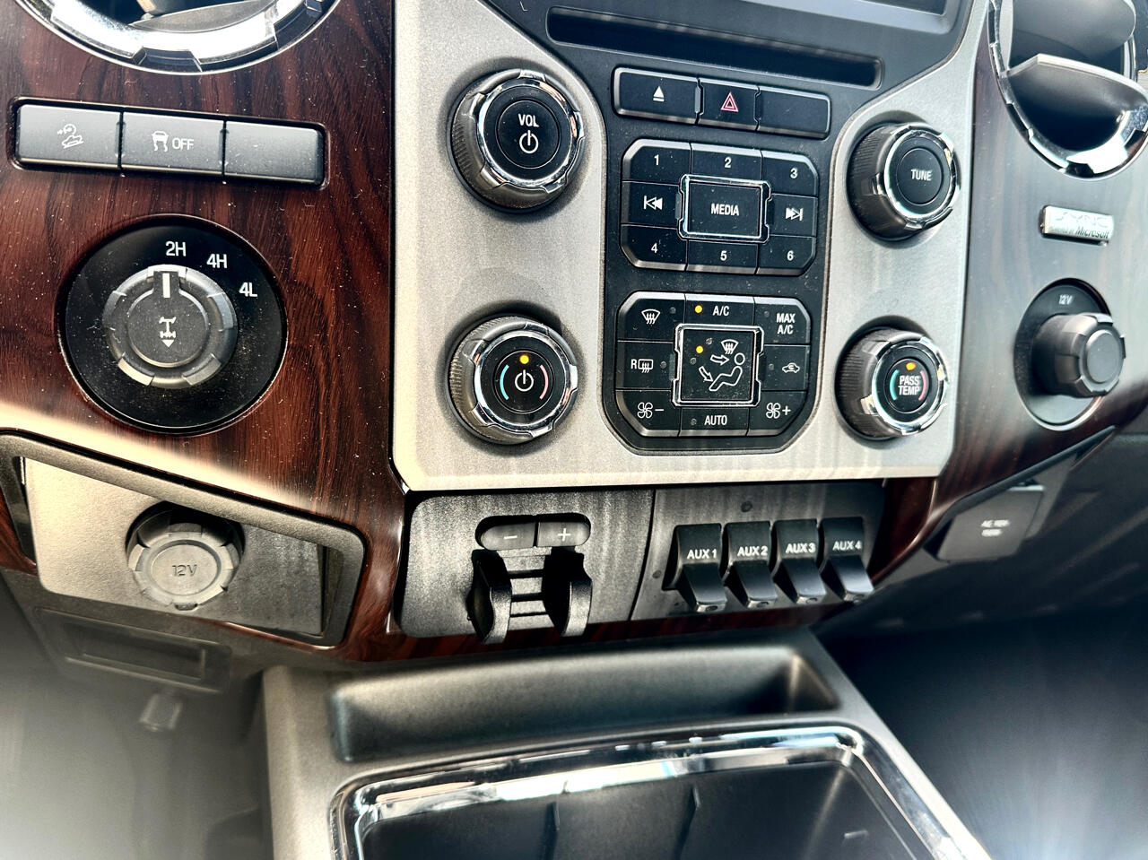 Ford F-250 SD Lariat Crew Cab SWB 4WD 2014 Ford F-250 SD Lariat Crew Cab SWB 4WD 2014