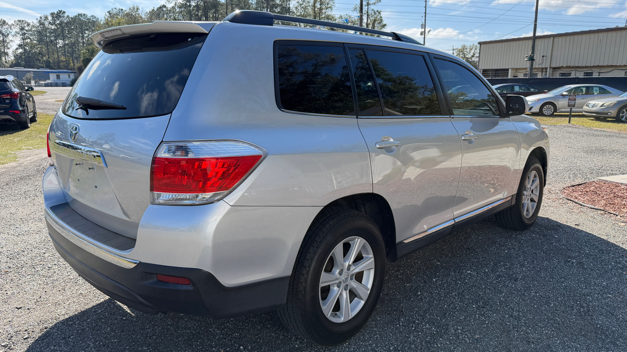 Toyota Highlander SE FWD V6 2012