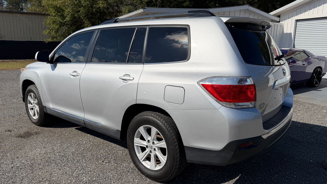 Toyota Highlander SE FWD V6 2012