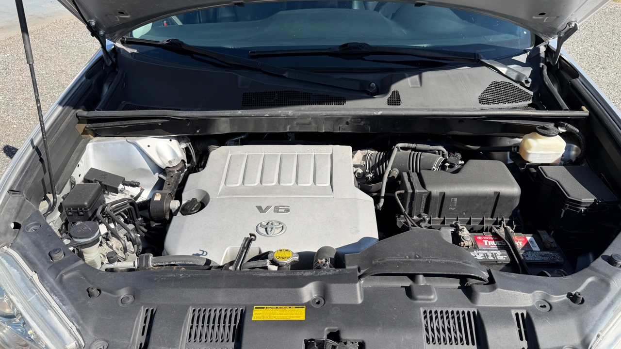 Toyota Highlander SE FWD V6 2012