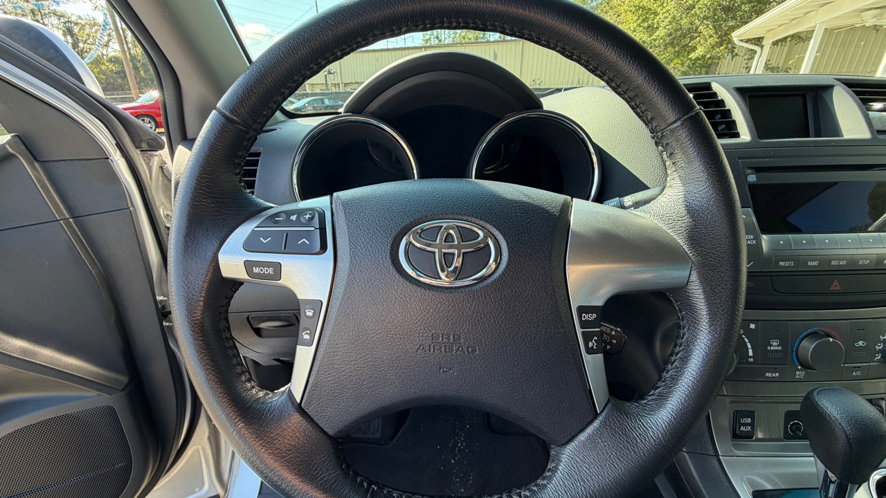 Toyota Highlander SE FWD V6 2012