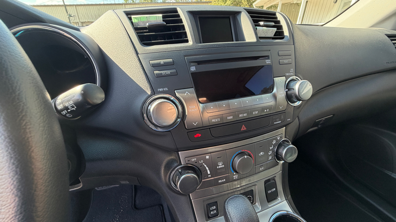 Toyota Highlander SE FWD V6 2012