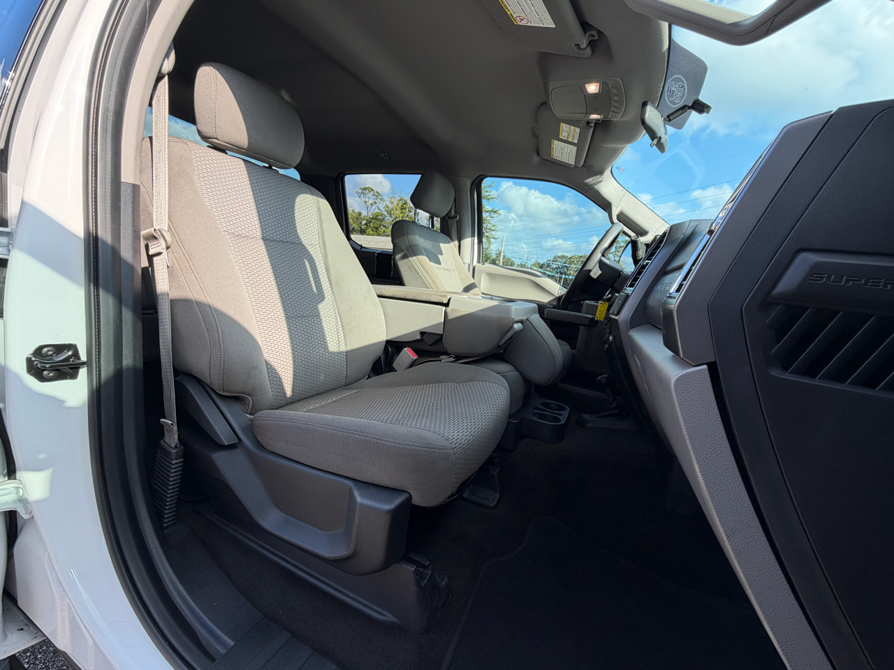 2017 Ford F-250 XLT photo 12