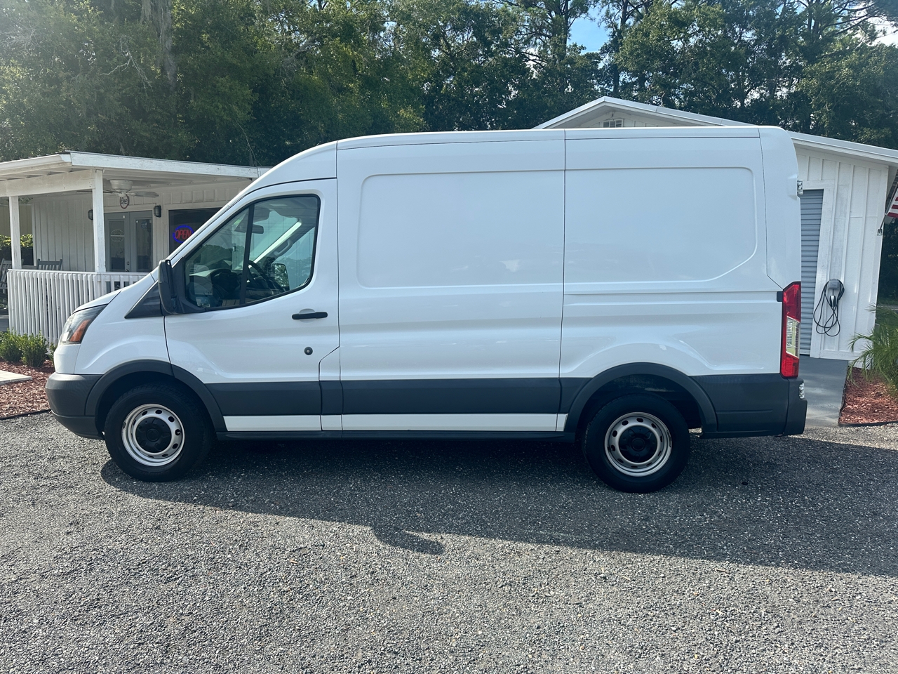 Ford Transit 150 Van Med. Roof w/Sliding Pass. 130-in. WB 2018