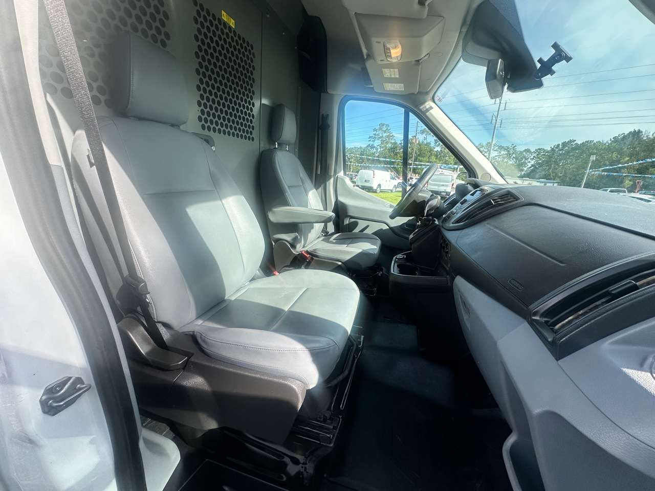 Ford Transit 150 Van Med. Roof w/Sliding Pass. 130-in. WB 2018
