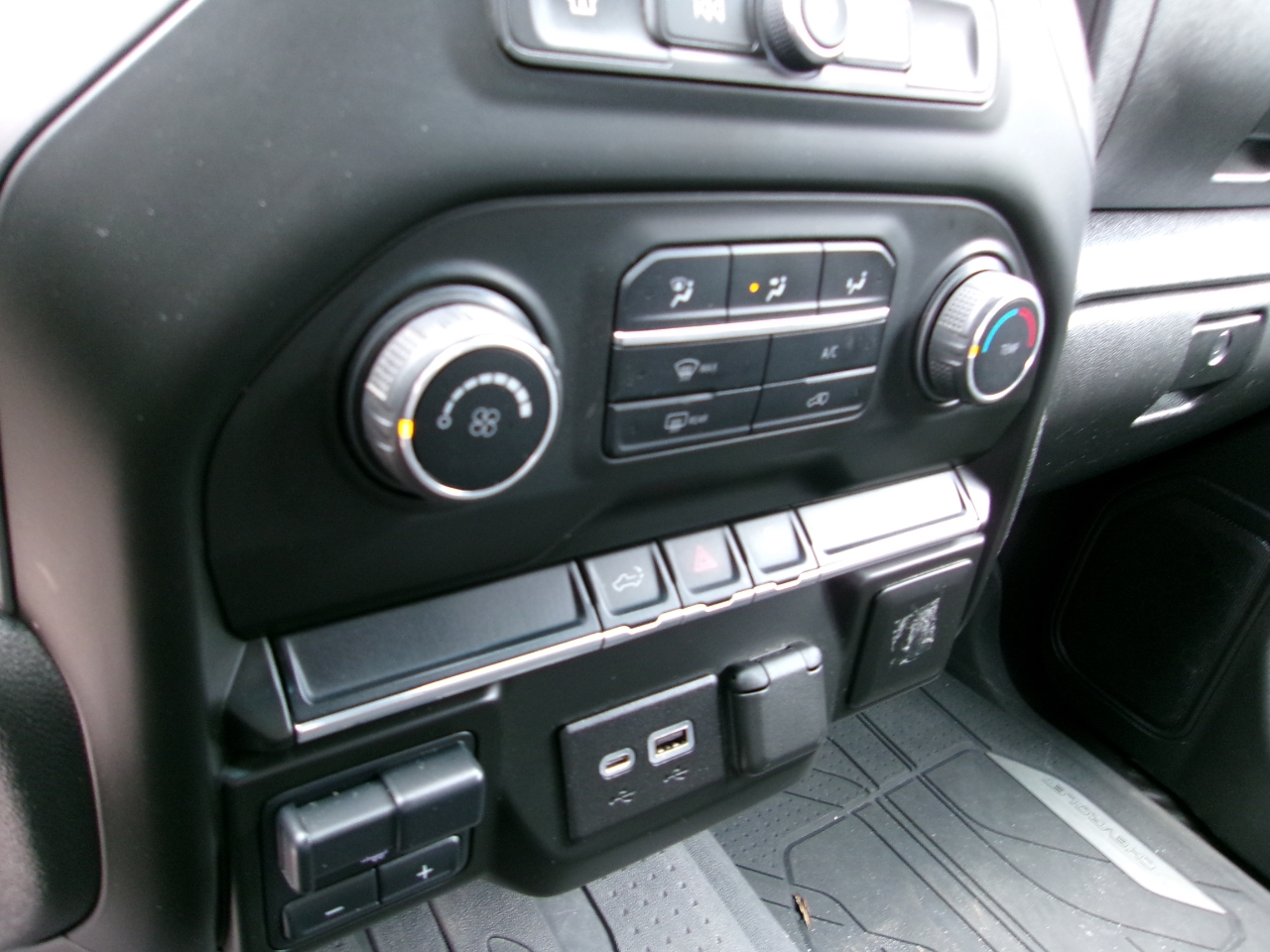 Chevrolet Silverado 1500 Custom Crew Cab Short Box 4WD 2021