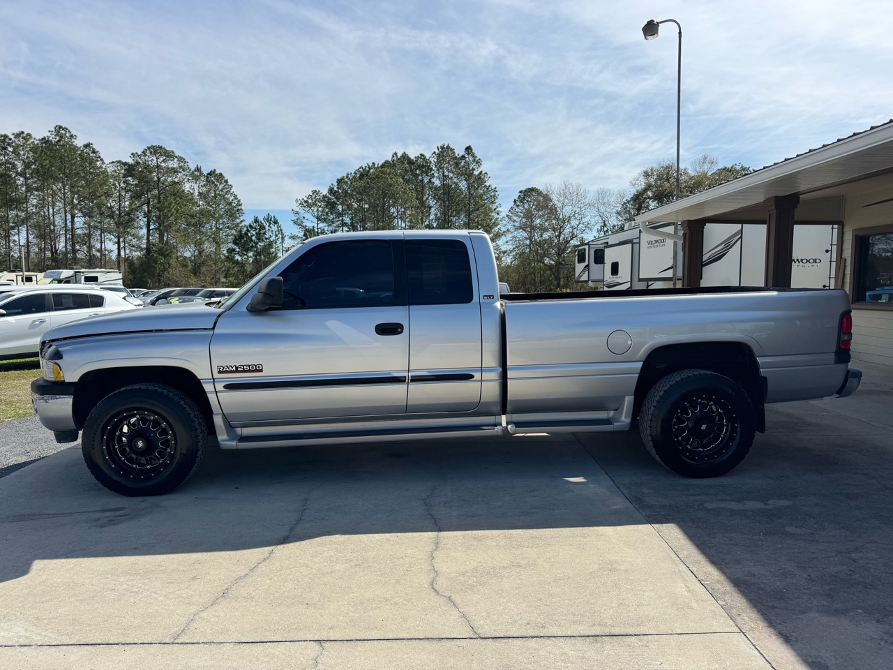 Dodge Ram 2500 Quad Cab Short Bed 2WD 2001