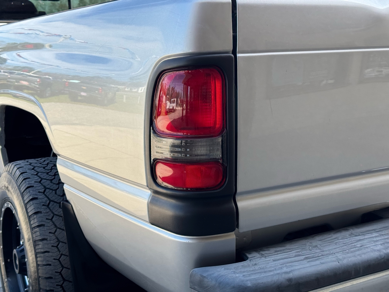 Dodge Ram 2500 Quad Cab Short Bed 2WD 2001