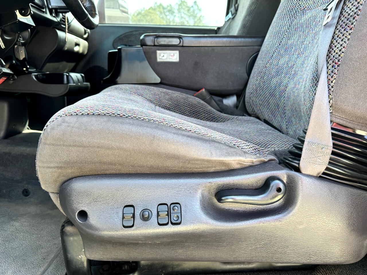 Dodge Ram 2500 Quad Cab Short Bed 2WD 2001