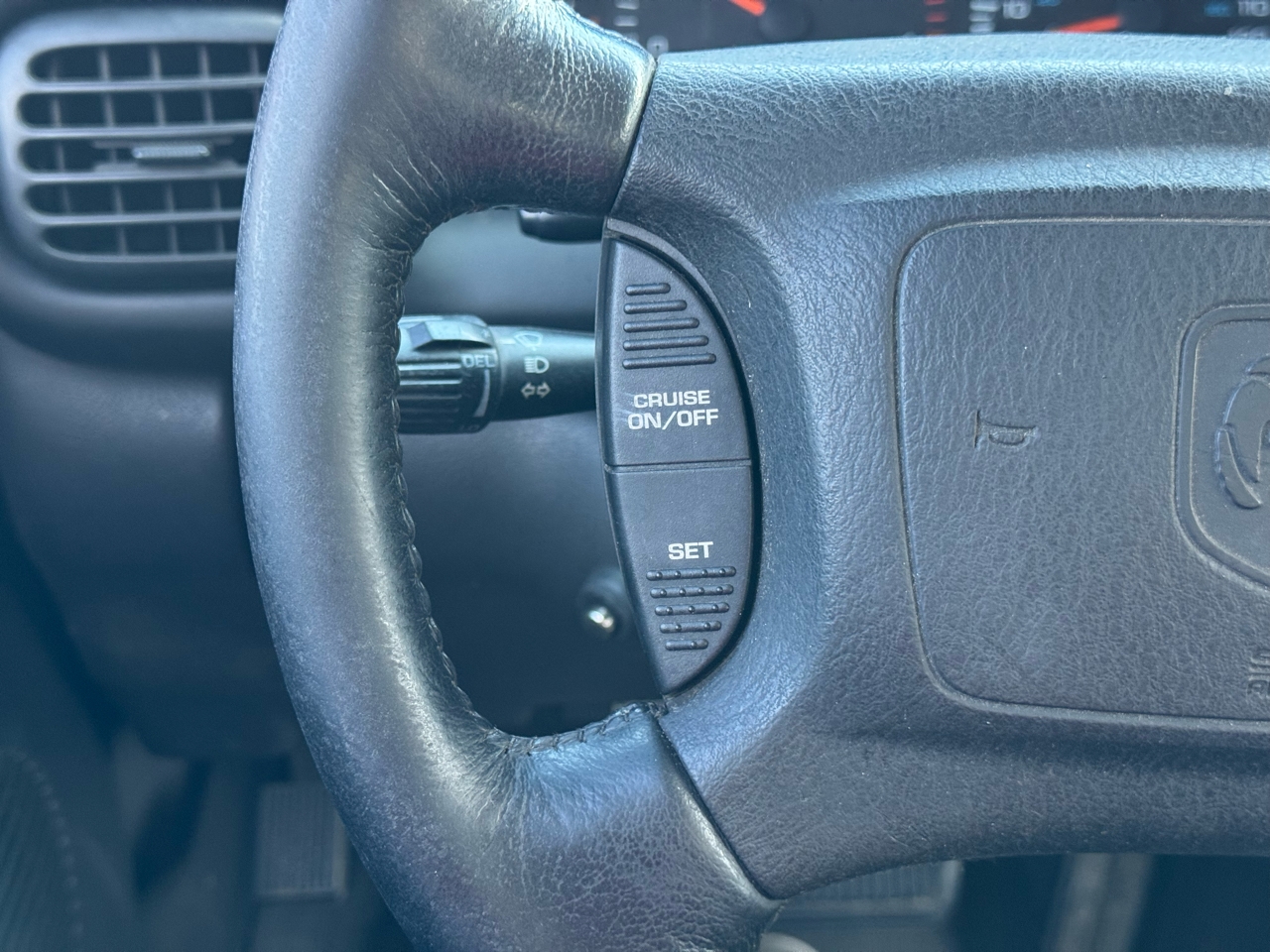 Dodge Ram 2500 Quad Cab Short Bed 2WD 2001