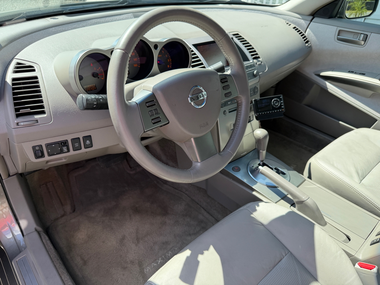 Nissan Maxima SE 2004