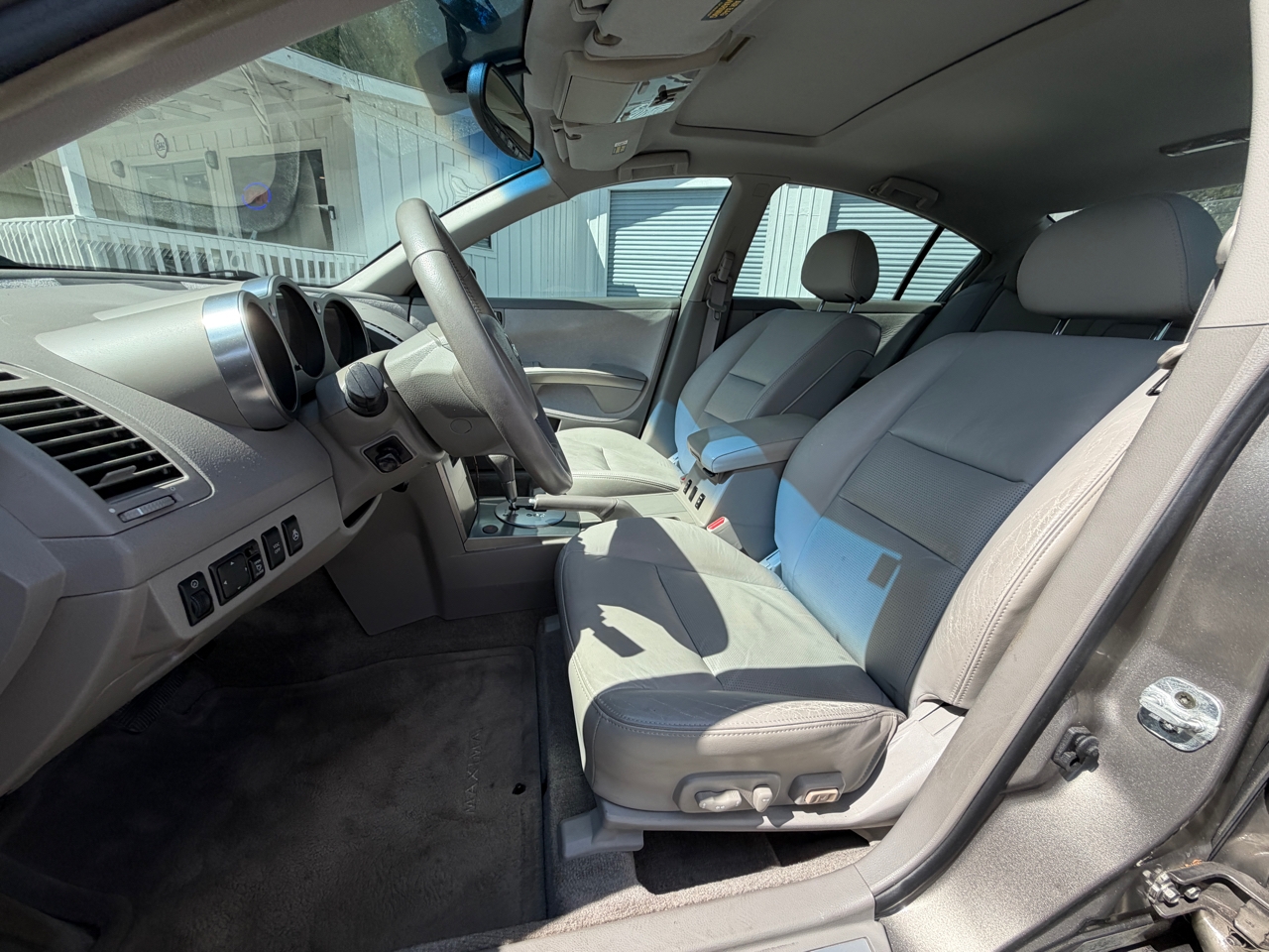 Nissan Maxima SE 2004