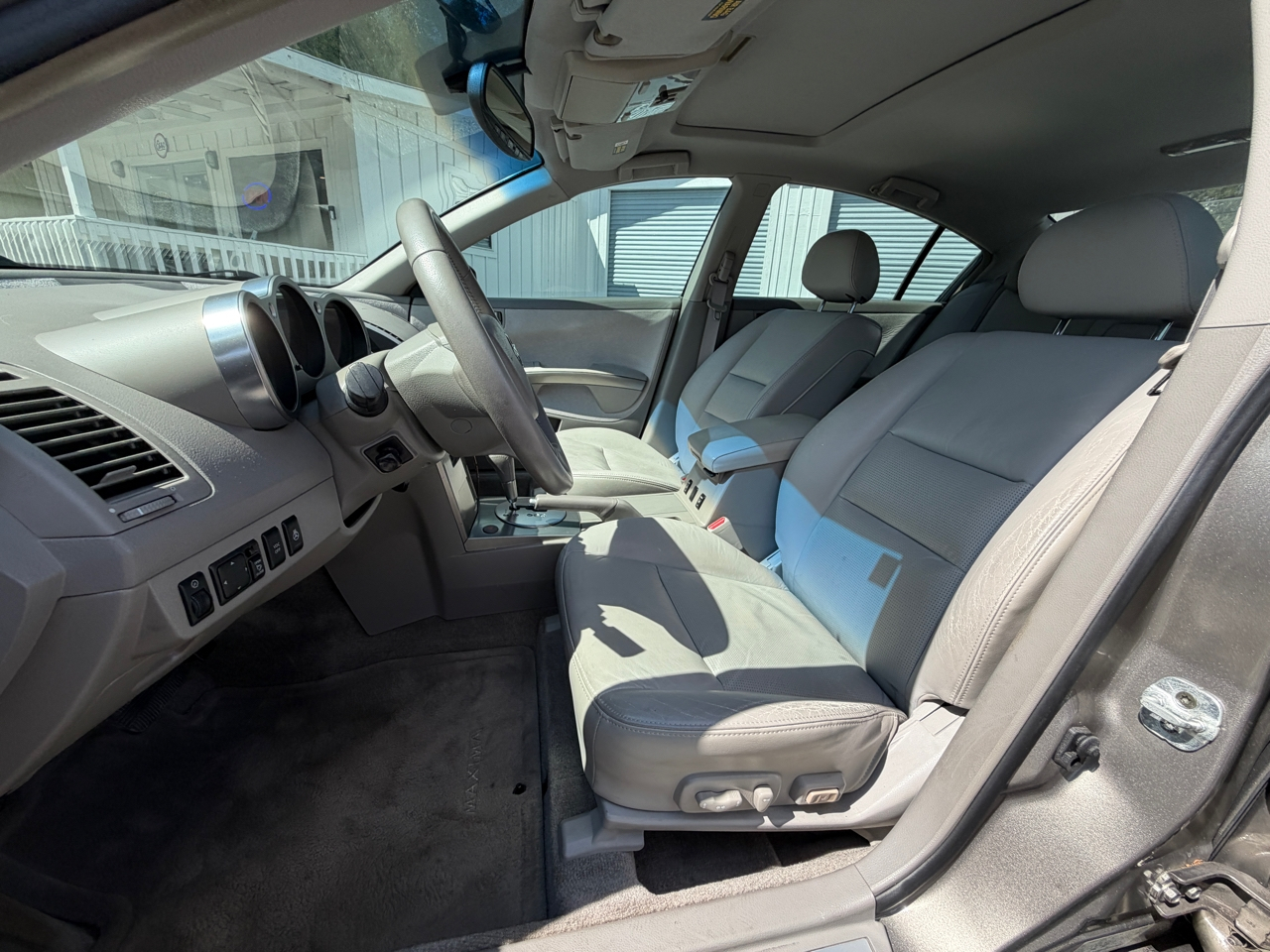 Nissan Maxima SE 2004