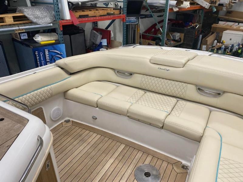 Chris-Craft Cabin Cruiser  2004