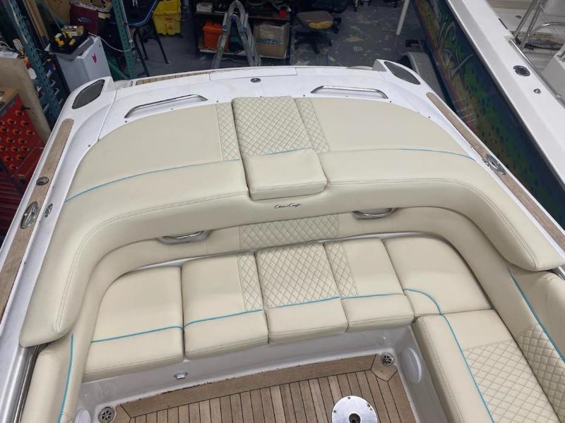 Chris-Craft Cabin Cruiser  2004