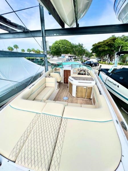 Chris-Craft Cabin Cruiser  2004