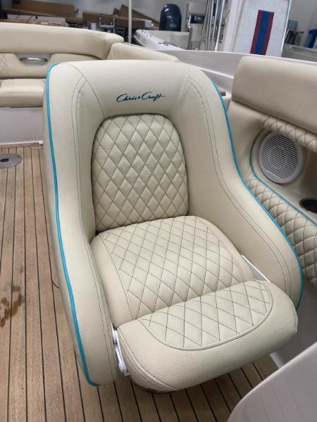 Chris-Craft Cabin Cruiser  2004