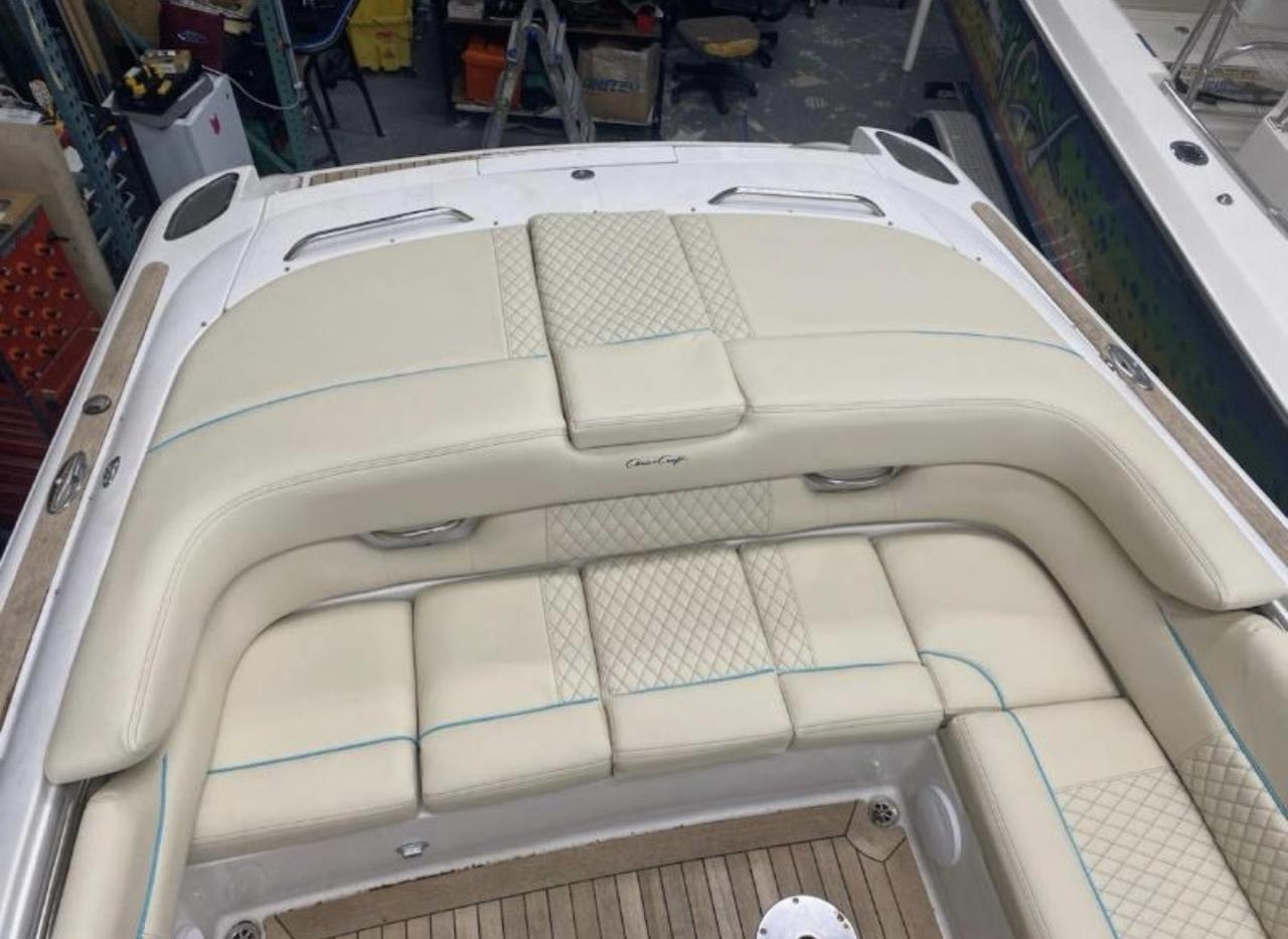 Chris-Craft Cabin Cruiser  2004