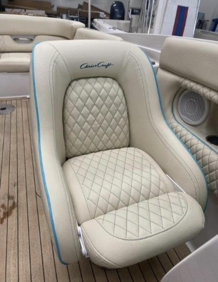 Chris-Craft Cabin Cruiser  2004