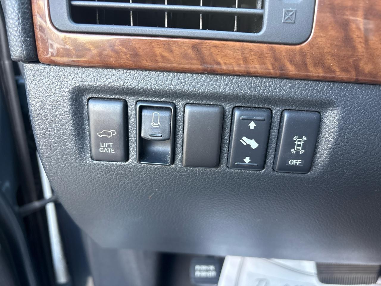 Nissan Armada Platinum 2WD 2010