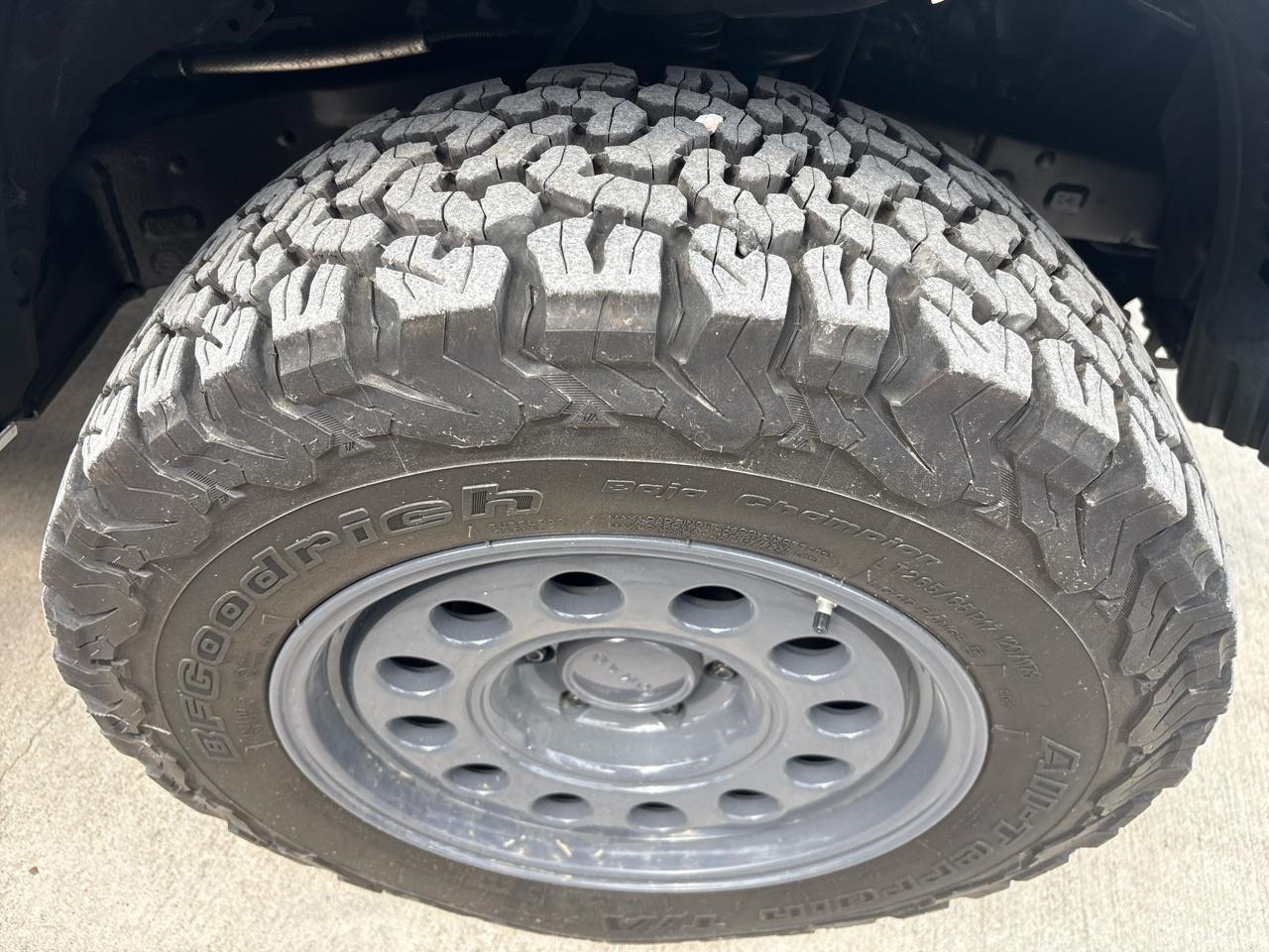 Toyota Tacoma SR5 Double Cab Long Bed V6 6AT 4WD 2017