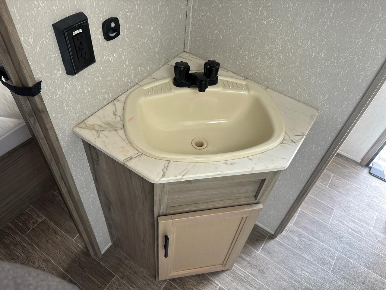 Forest River Alpha Wolf  2021