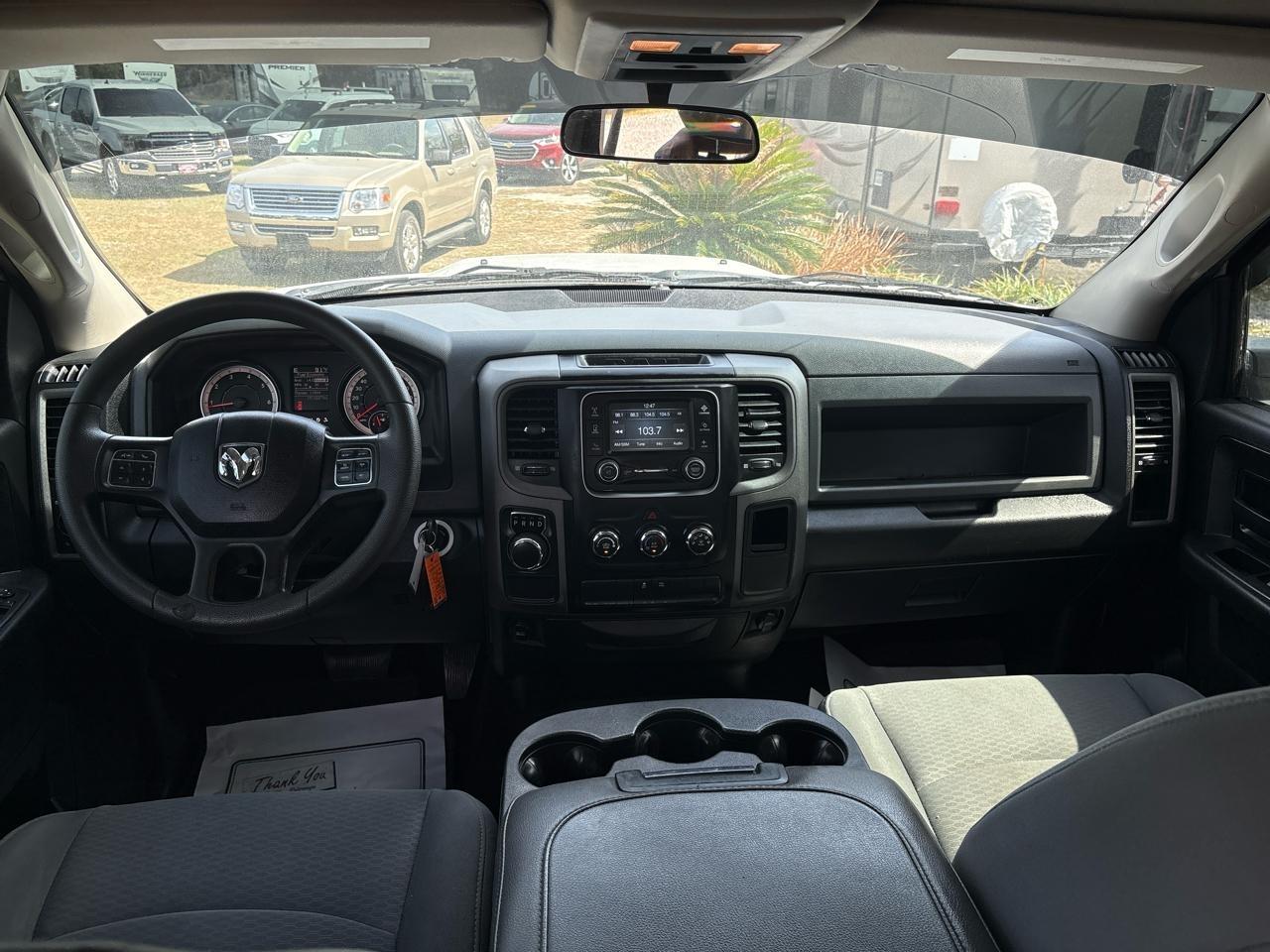 RAM 1500 Tradesman Crew Cab SWB 2WD 2018