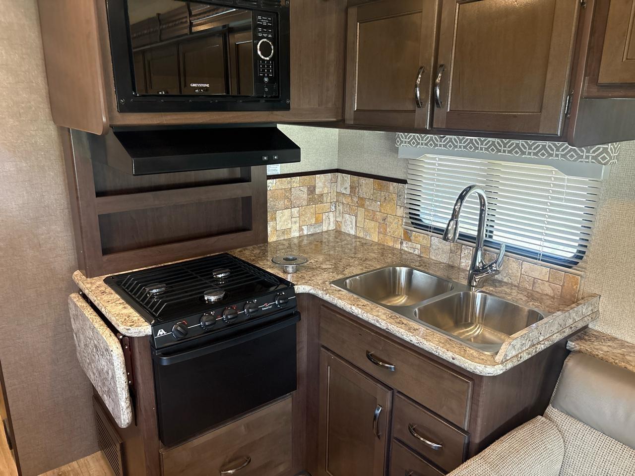 Thor Motor Coach Freedom Elite  2017