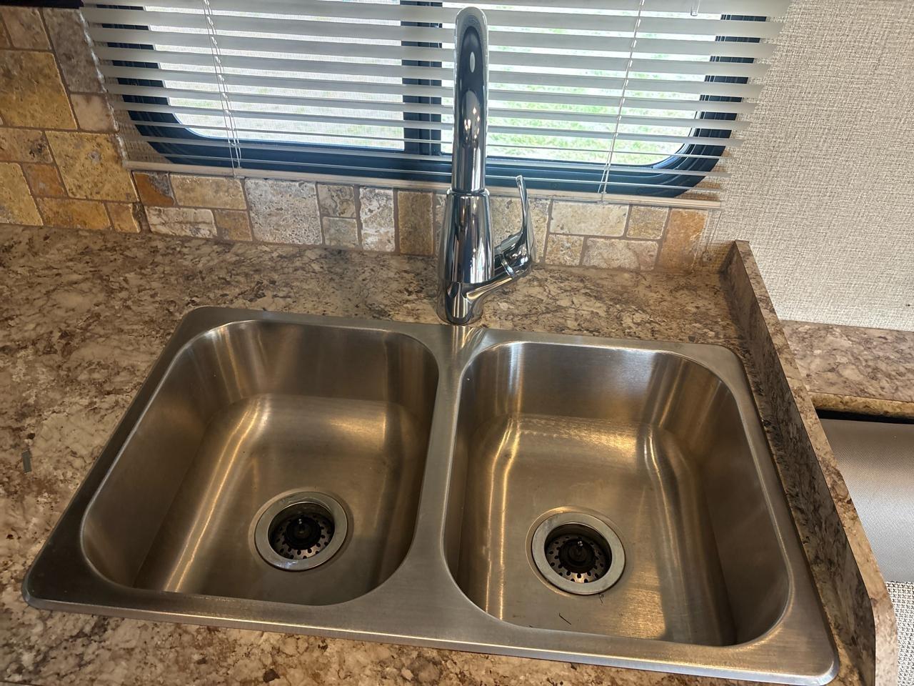 Thor Motor Coach Freedom Elite  2017