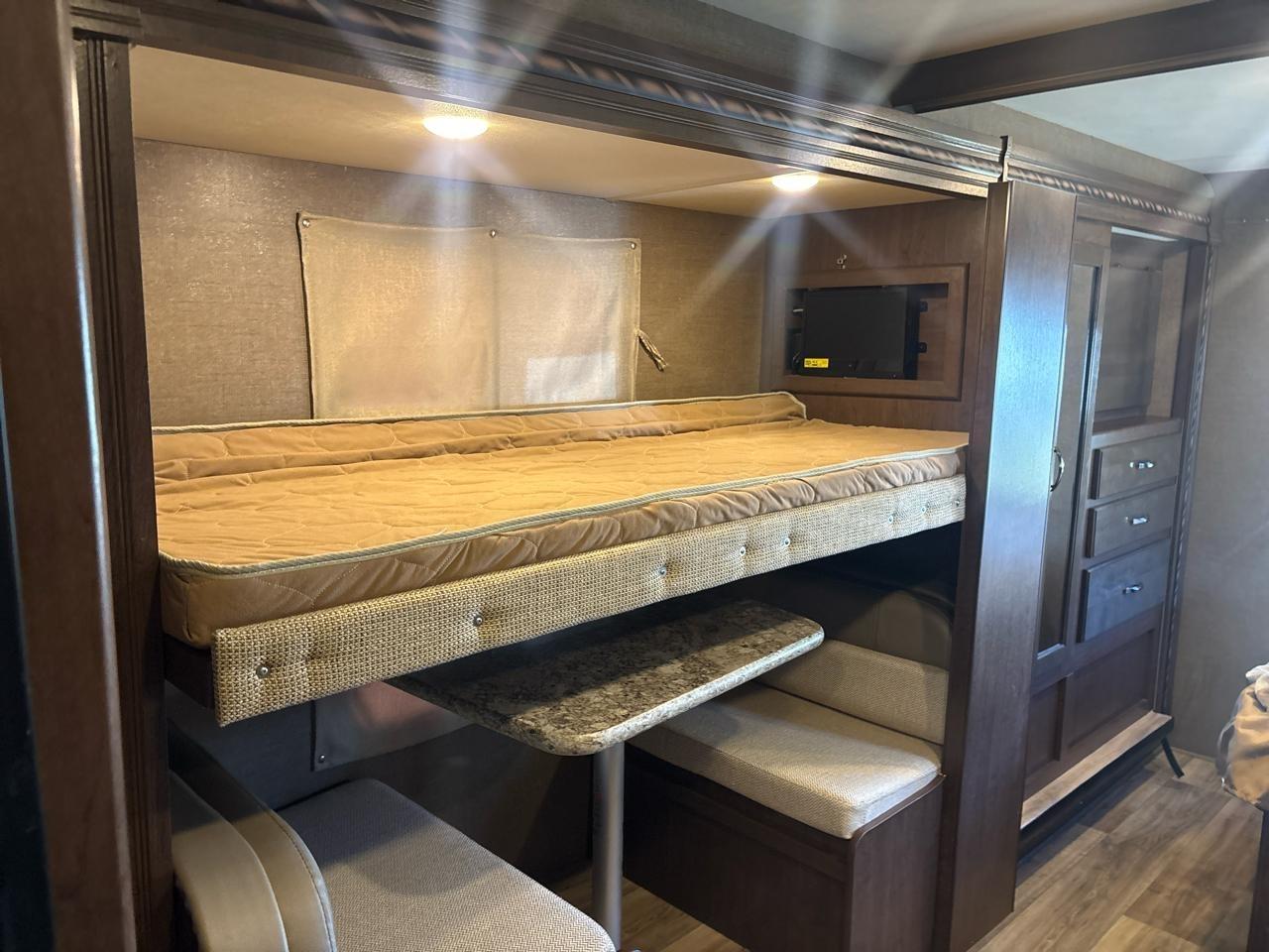 Thor Motor Coach Freedom Elite  2017