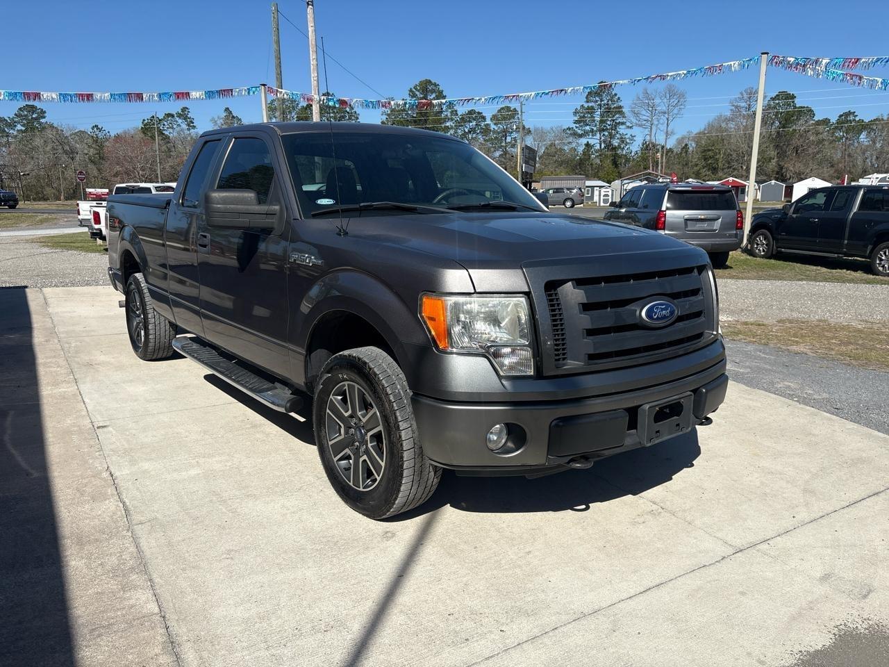 Ford F-150 XL SuperCab 8-ft. Bed 4WD 2010