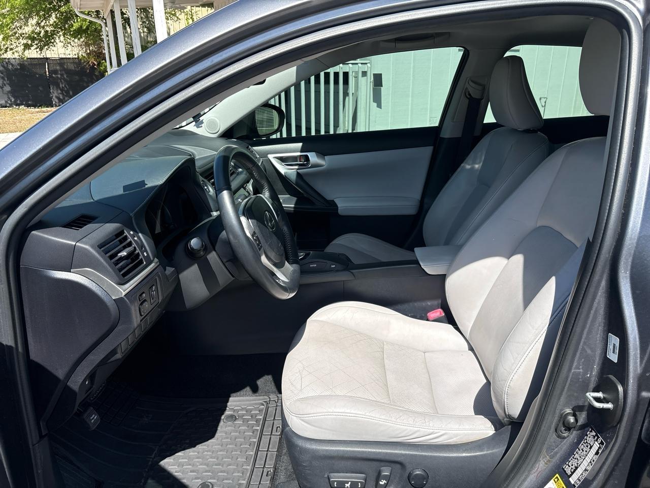 Lexus CT 200h Premium 2012