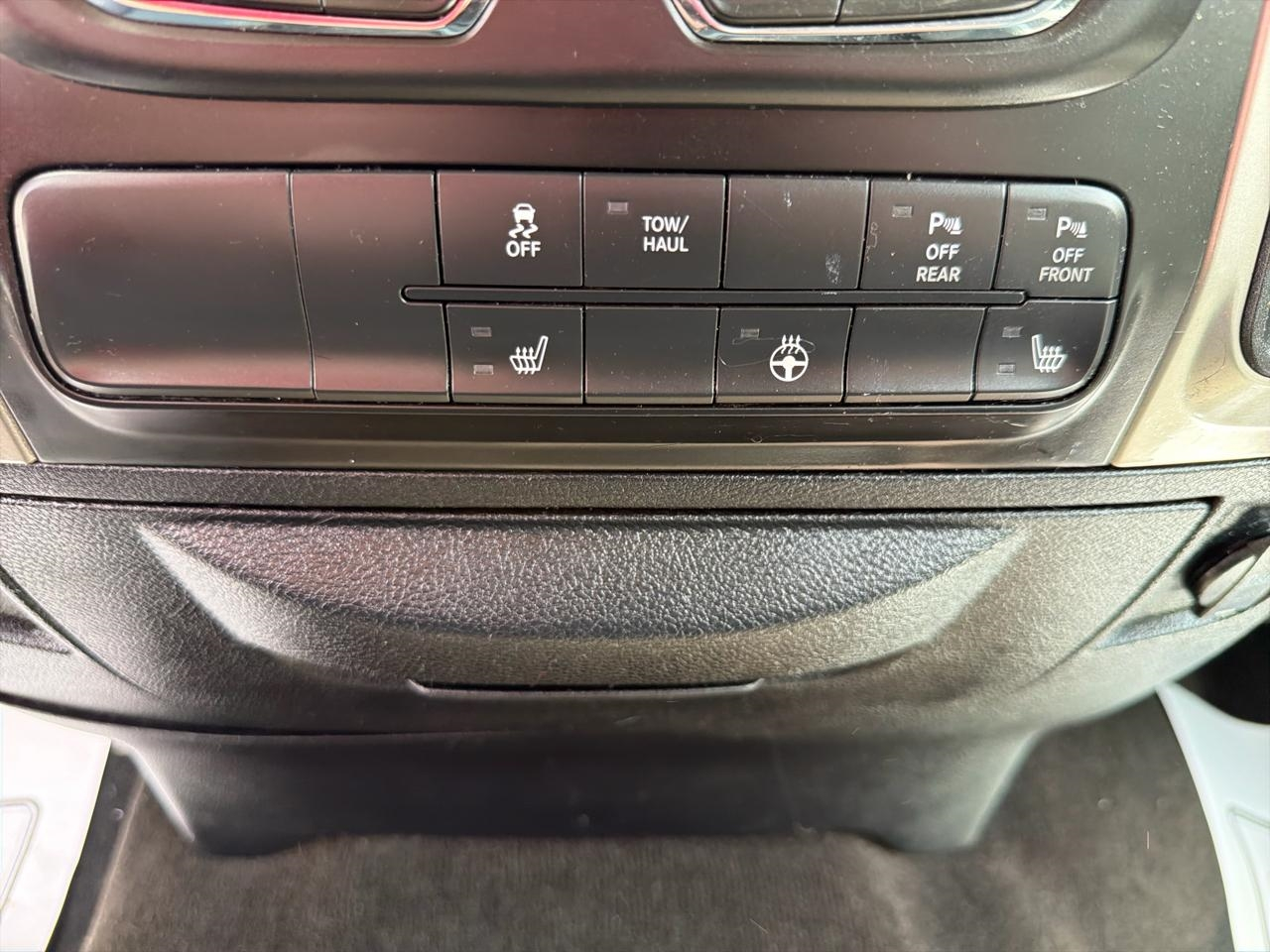 RAM 1500 SLT Crew Cab LWB 4WD 2016