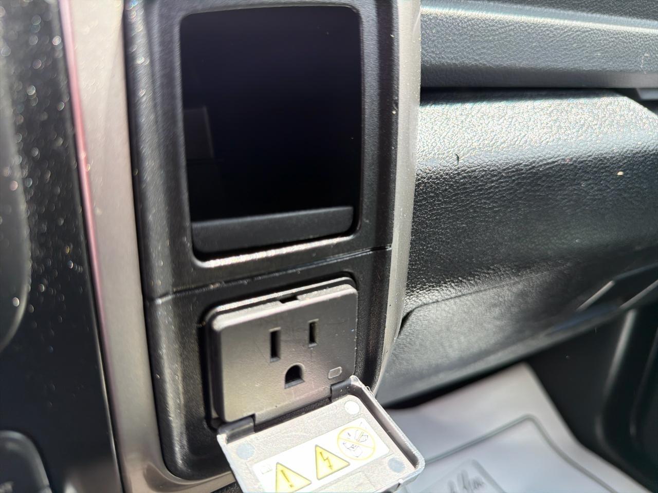 RAM 1500 SLT Crew Cab LWB 4WD 2016